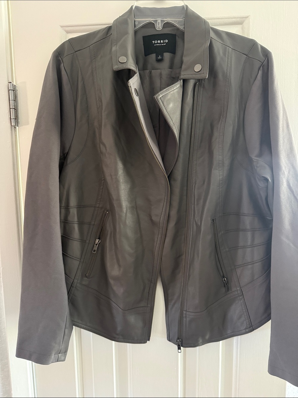 torrid Charcoal Gray Faux Leather Moto Jacket with Knit Sleeves 2X - Picture 6 of 9